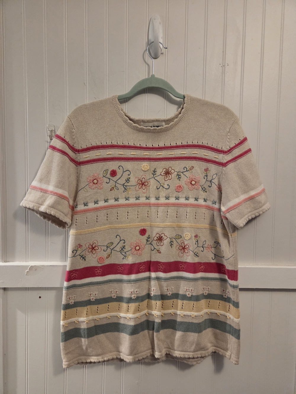 Alfred Dunner Embroidered Short Sleeve Lightweight Sweater.